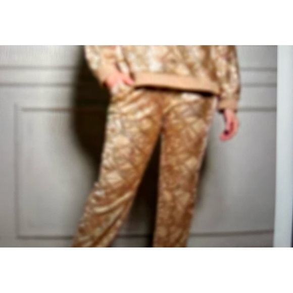 2pc plus size gold sequin jogging set. - Picture 3 of 10